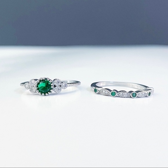 925 Sterling Silver Cubic Zirconia Ring Set - Picture 4 of 9